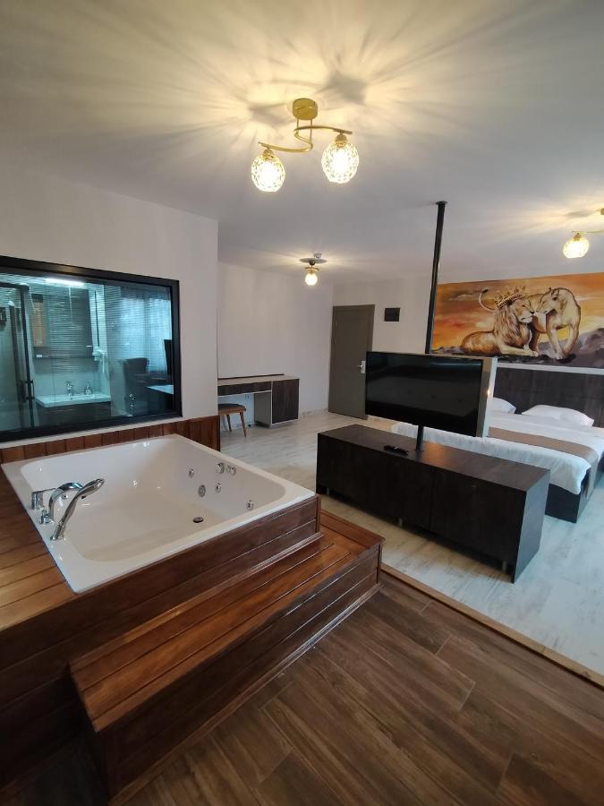 Sar-Per Hotel أديرني المظهر الخارجي الصورة