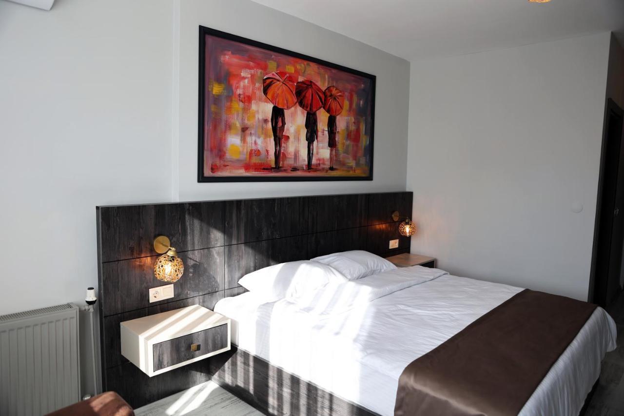 Sar-Per Hotel أديرني المظهر الخارجي الصورة