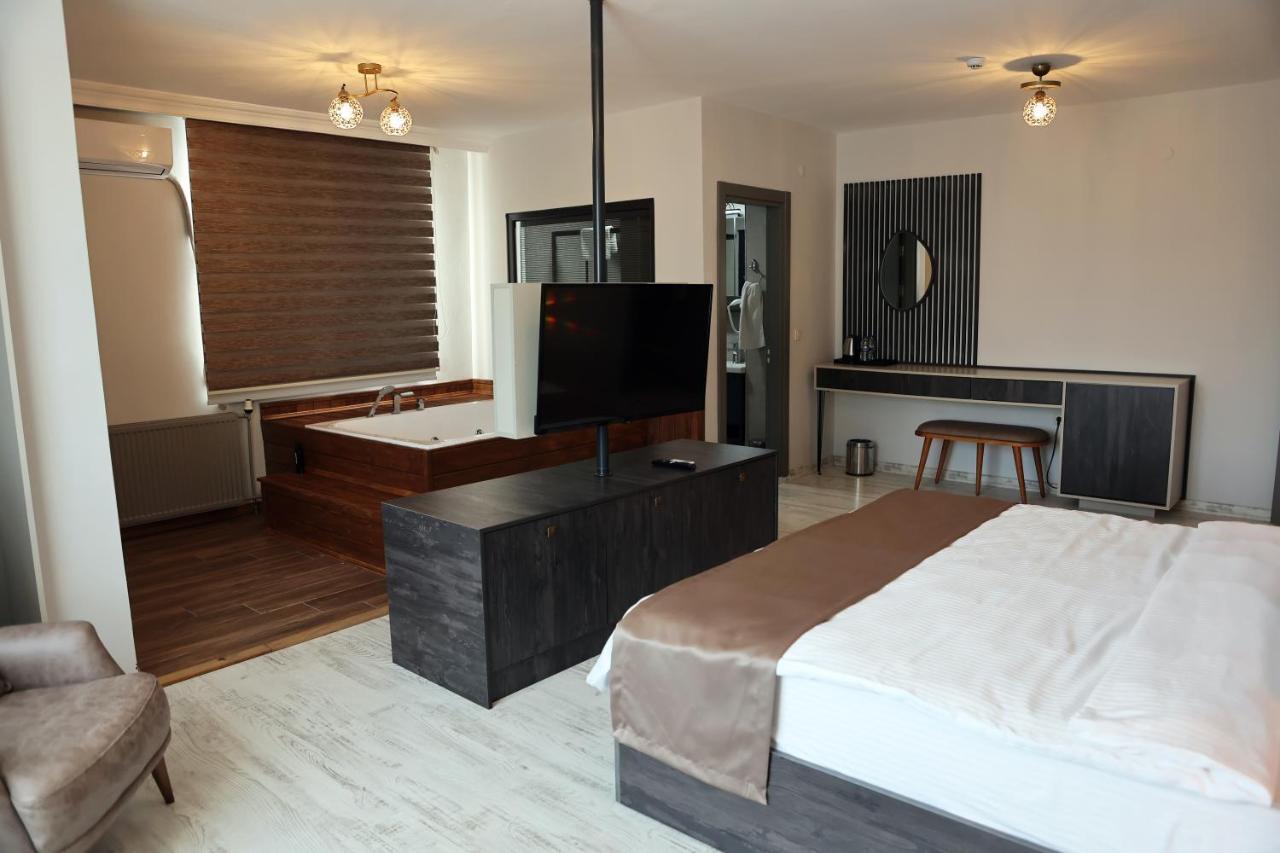 Sar-Per Hotel أديرني المظهر الخارجي الصورة