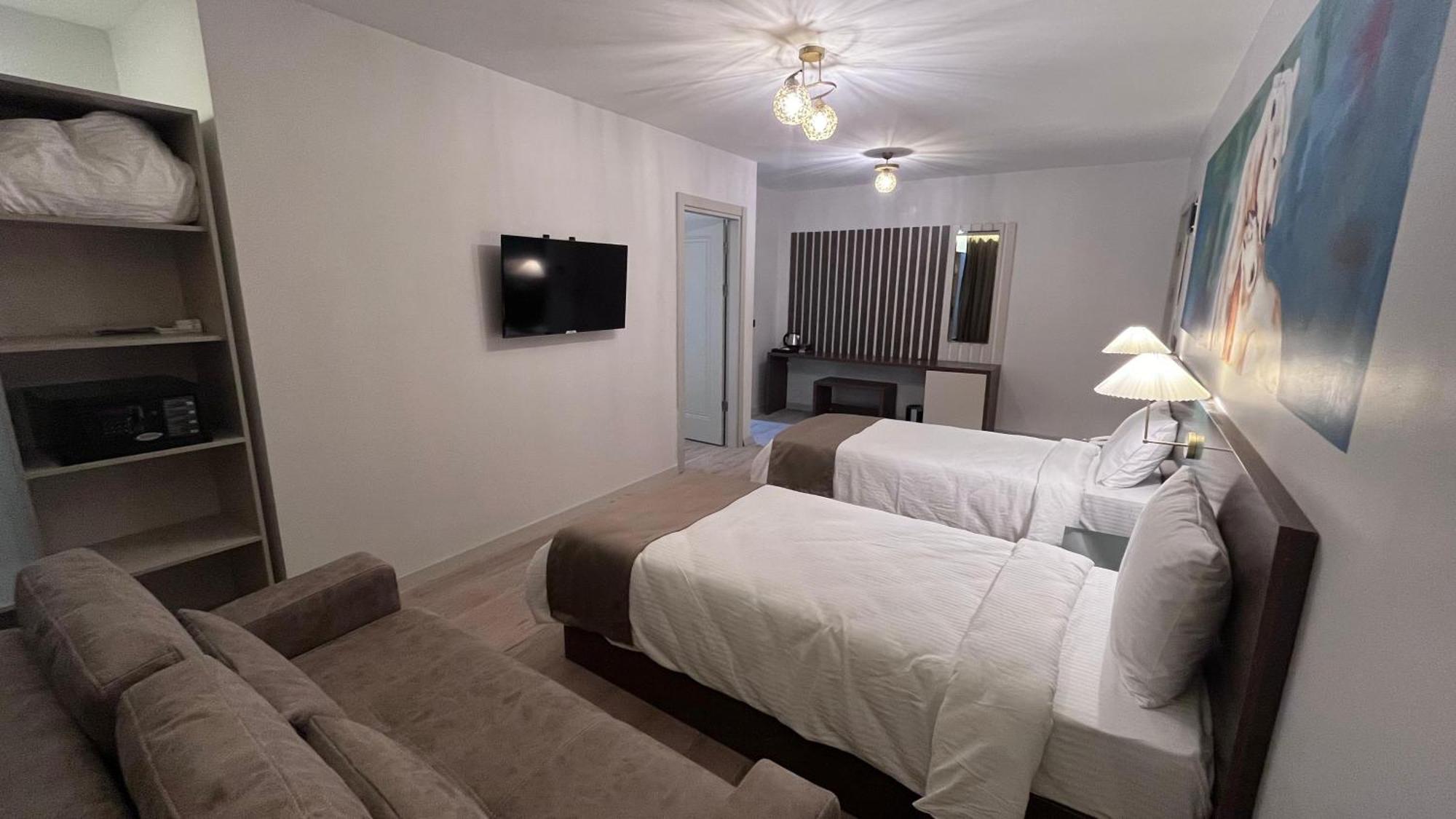 Sar-Per Hotel أديرني المظهر الخارجي الصورة
